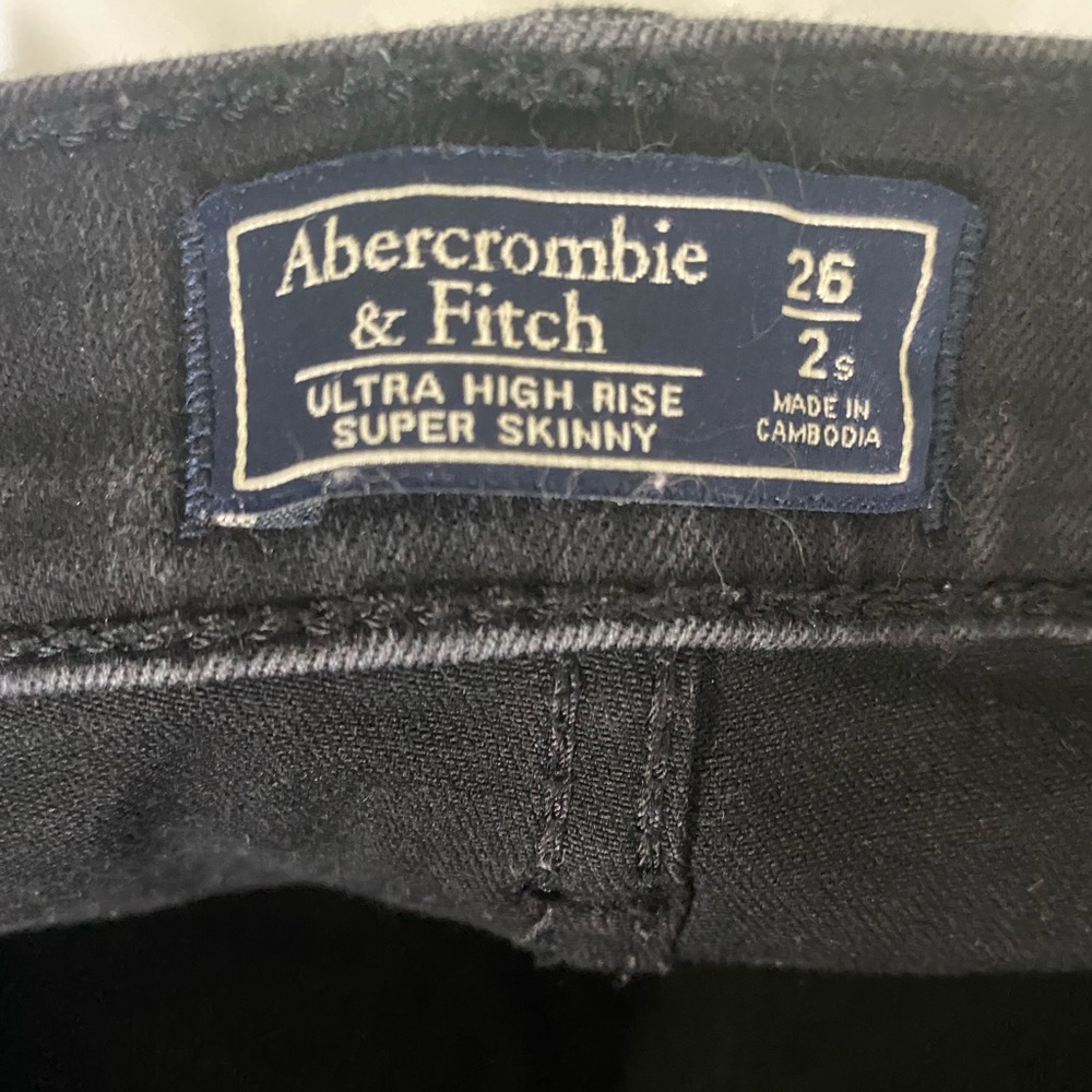 Black ripped skinny jeans